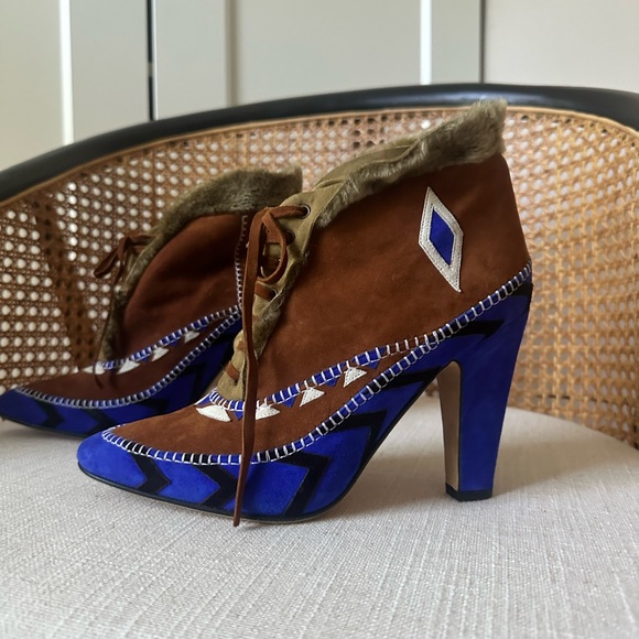 Manolo Blahnik ESKIMA Suede Heeled Ankle Booties - Picture 1 of 12